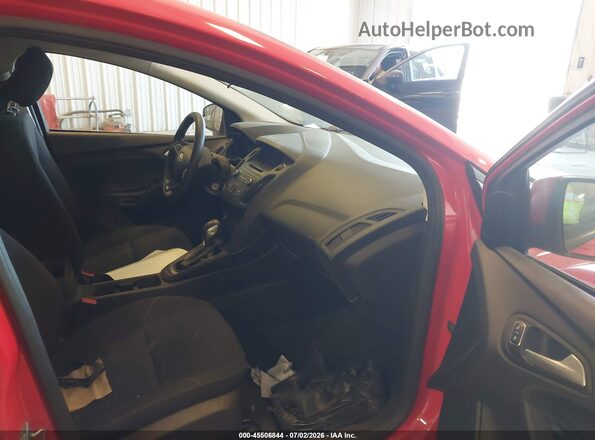 1FADP3K25HL217606 2017 FORD FOCUS Red Front interior view
