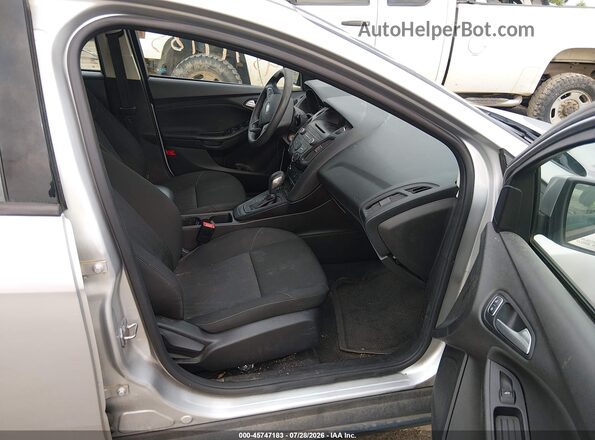 1FADP3K25HL246183 2017 FORD FOCUS Silver Вид салону спереду