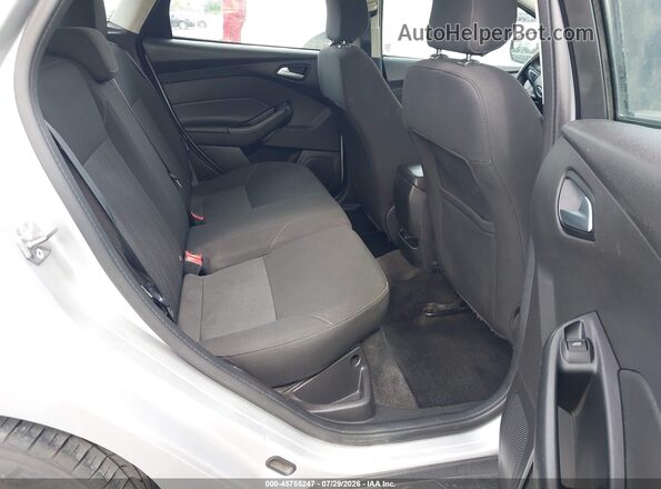 1FADP3K25JL224657 2018 FORD FOCUS Silver Widok naklejki z numerem VIN