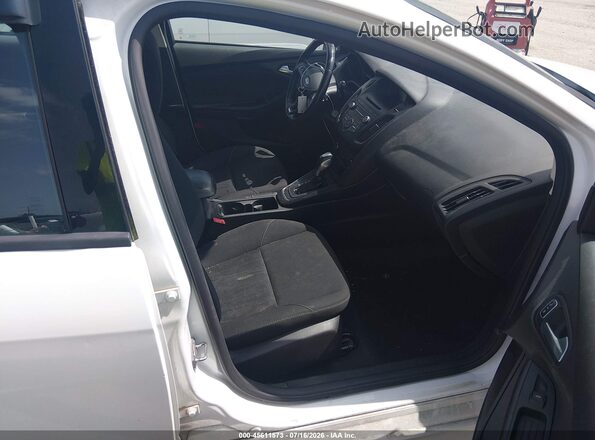 1FADP3K26GL279644 2016 FORD FOCUS Белый Вид салона спереди
