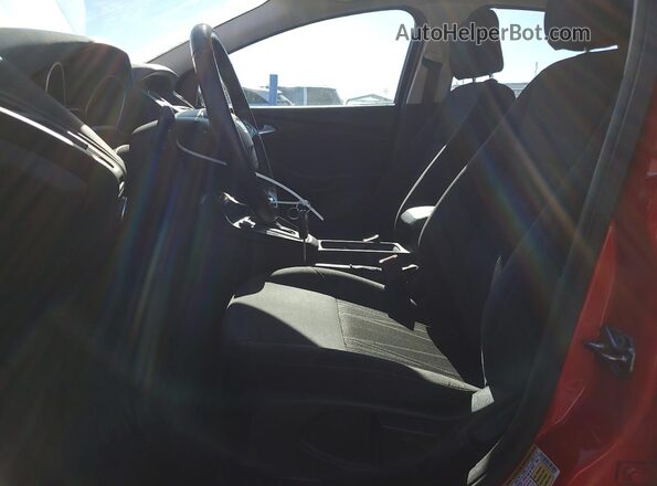 1FADP3K26GL376391 2016 FORD FOCUS Red Front interior view