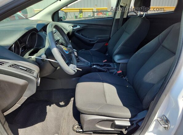 1FADP3K26GL379369 2016 FORD FOCUS White Вид салону спереду