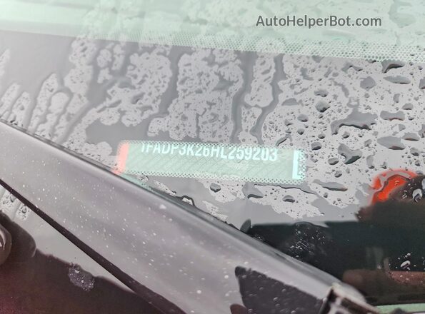 1FADP3K26HL259203 2017 FORD FOCUS Red Widok komory silnika
