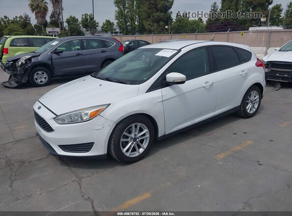 1FADP3K26HL271545 2017 FORD FOCUS Белый Передняя левая четверть