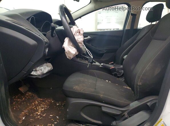 1FADP3K26JL226854 2018 FORD FOCUS White Widok wnętrza z przodu