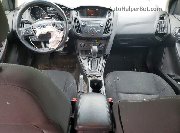 1FADP3K26JL239118 2018 FORD FOCUS Green Widok deski rozdzielczej