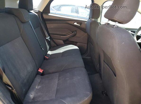 1FADP3K27GL289907 2016 FORD FOCUS Black Rear seats view