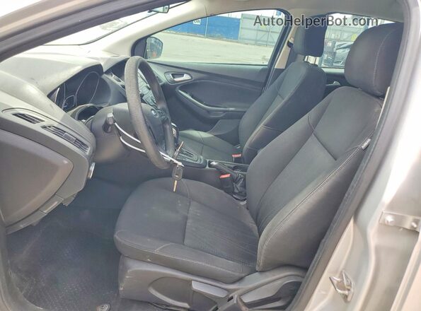 1FADP3K27GL328933 2016 FORD FOCUS Silver Front interior view