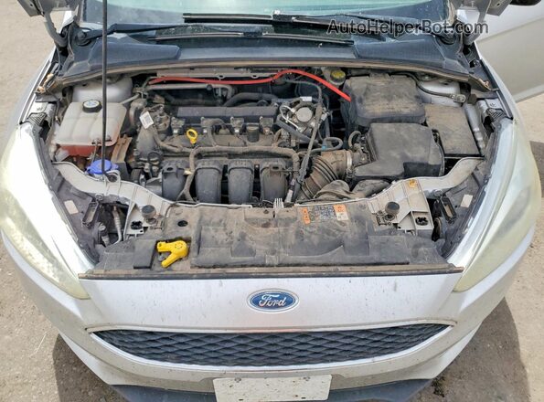 1FADP3K27GL328933 2016 FORD FOCUS Silver Rear interior view
