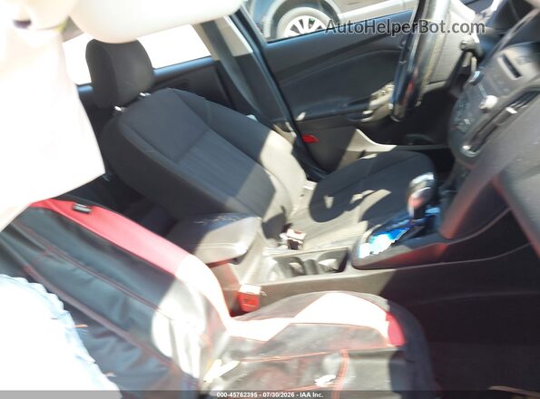 1FADP3K28GL274882 2016 FORD FOCUS Red Вид салону спереду