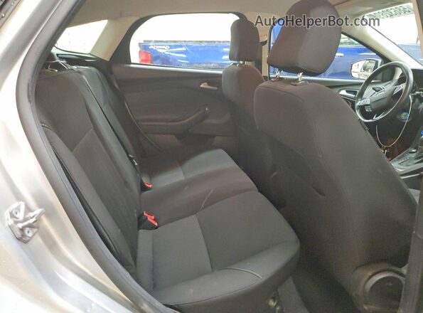 1FADP3K28GL314748 2016 FORD FOCUS Silver Widok wnętrza z tyłu