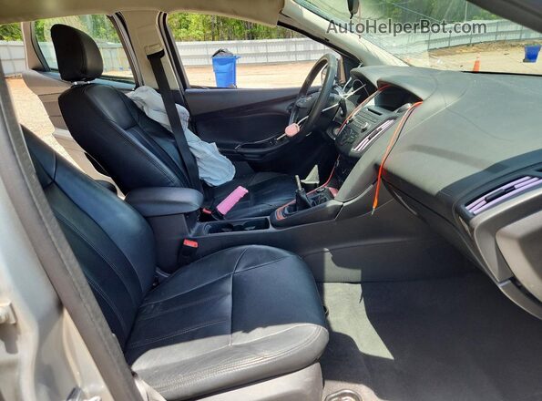 1FADP3K28GL402862 2016 FORD FOCUS Silver Vista interior delantera