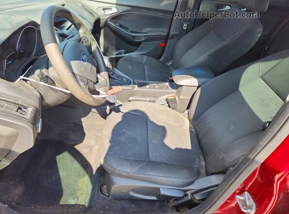 1FADP3K28HL210150 2017 FORD FOCUS Красный Вид салона спереди
