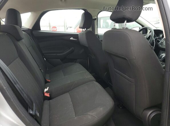 1FADP3K28HL217888 2017 FORD FOCUS Silver Հետևի նստատեղերի տեսք