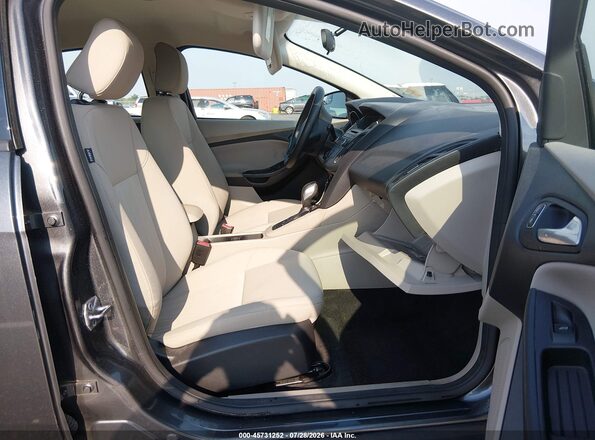 1FADP3K28HL232195 2017 FORD FOCUS Gray Vista interior delantera