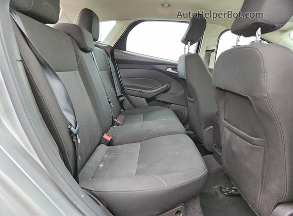1FADP3K28HL232892 2017 FORD FOCUS Silver Հետևի նստատեղերի տեսք