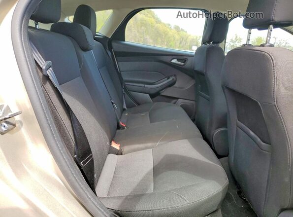 1FADP3K28HL278741 2017 FORD FOCUS Tan Vista de los asientos traseros