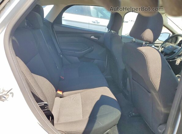 1FADP3K28HL285785 2017 FORD FOCUS White Հետևի նստատեղերի տեսք