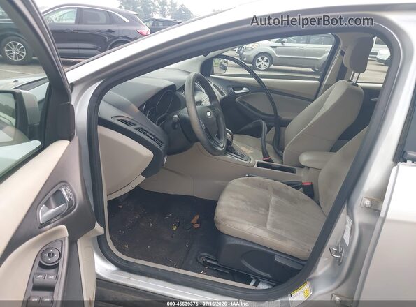 1FADP3K28JL225365 2018 FORD FOCUS Silver Вид салону спереду