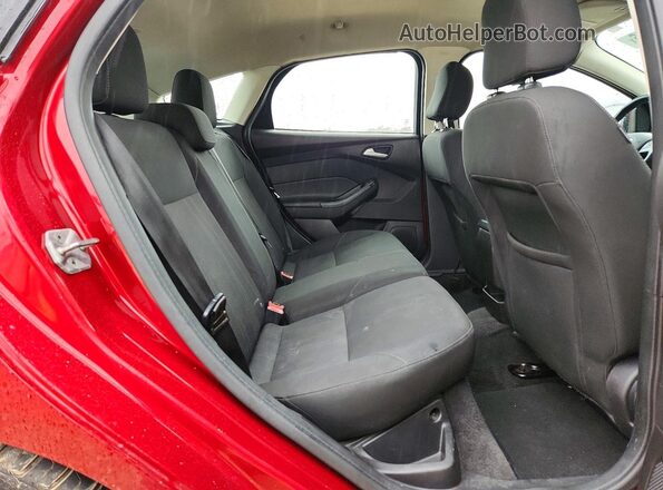 1FADP3K29GL232088 2016 FORD FOCUS Red Widok tylnych siedzeń