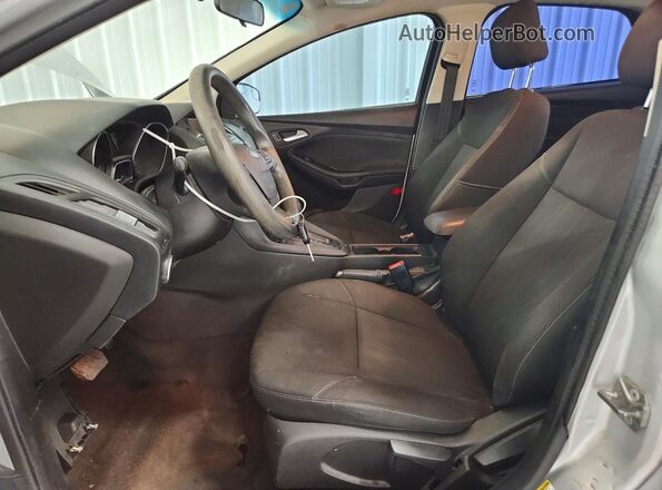 1FADP3K29HL318941 2017 FORD FOCUS Silver Widok wnętrza z przodu