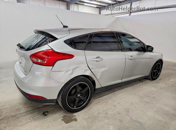 1FADP3K29HL318941 2017 FORD FOCUS Silver Tył prawy