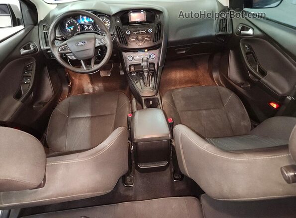1FADP3K29HL318941 2017 FORD FOCUS Silver Widok deski rozdzielczej