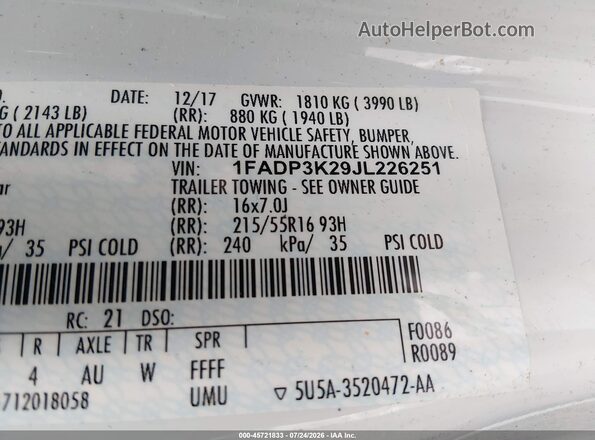1FADP3K29JL226251 2018 FORD FOCUS White Vista del compartimento del motor