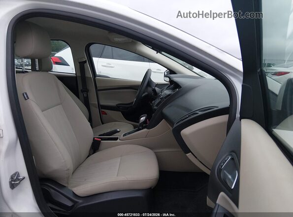 1FADP3K29JL226251 2018 FORD FOCUS White Vista interior delantera