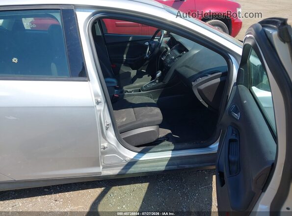 1FADP3K29JL261355 2018 FORD FOCUS Silver Вид салону спереду
