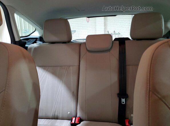 1FADP3K29JL298776 2018 FORD FOCUS White Widok tylnych siedzeń