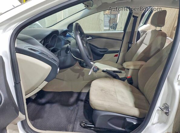 1FADP3K29JL298776 2018 FORD FOCUS White Widok wnętrza z przodu