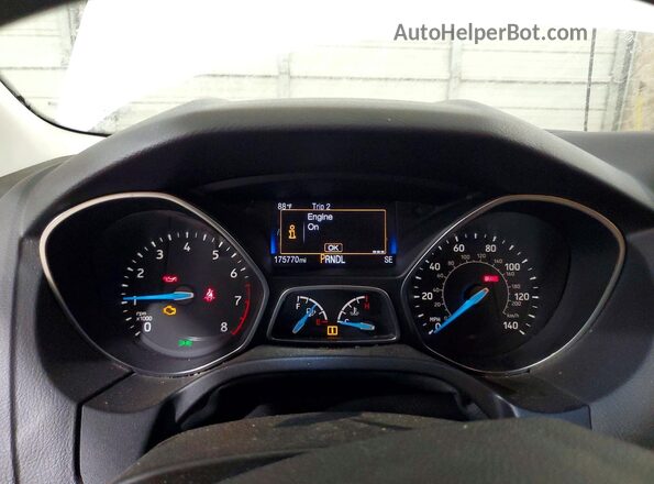1FADP3K29JL298776 2018 FORD FOCUS White Widok zestawu wskaźników