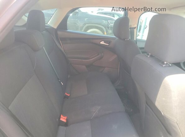 1FADP3K2XGL336766 2016 FORD FOCUS Silver Vista de los asientos traseros