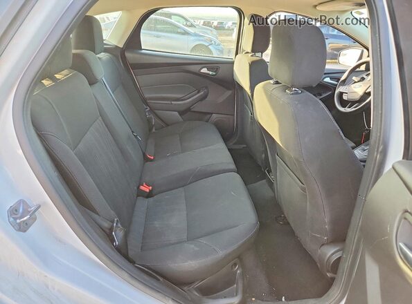 1FADP3K2XHL206083 2017 FORD FOCUS White Widok tylnych siedzeń