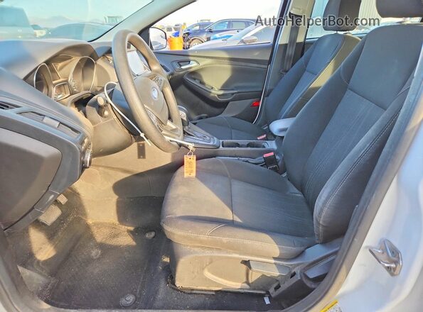 1FADP3K2XHL206083 2017 FORD FOCUS White Widok wnętrza z przodu