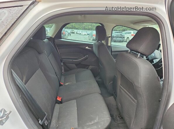 1FADP3K2XHL326918 2017 FORD FOCUS White Vista de los asientos traseros