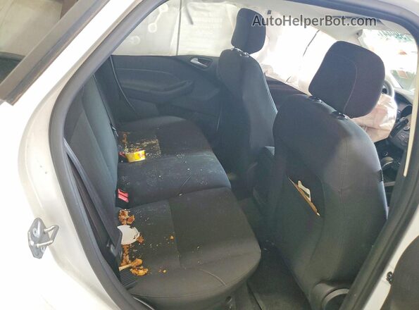1FADP3K2XJL295305 2018 FORD FOCUS White Rear seats view
