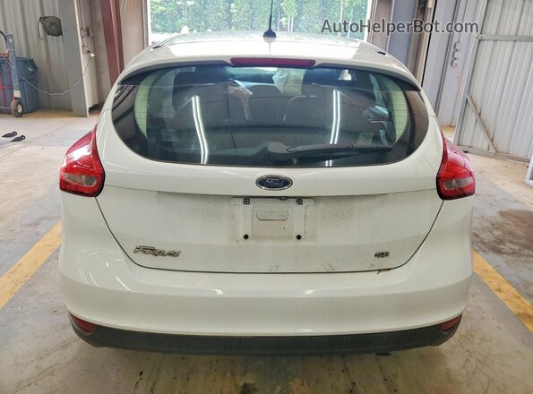 1FADP3K2XJL295305 2018 FORD FOCUS White Rear view