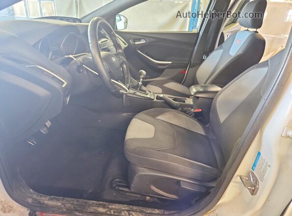 1FADP3L90GL355578 2016 FORD FOCUS White Вид салону спереду