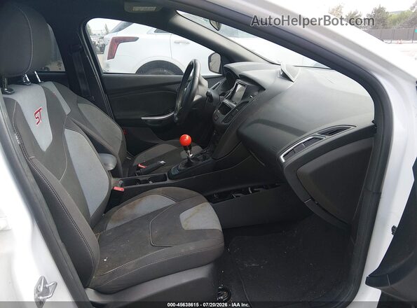 1FADP3L91HL290600 2017 FORD FOCUS ST Белый Вид салона спереди