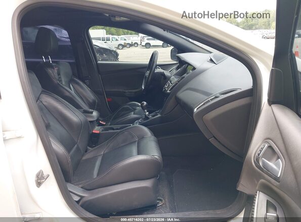 1FADP3L92GL278034 2016 FORD FOCUS ST Белый Вид салона спереди