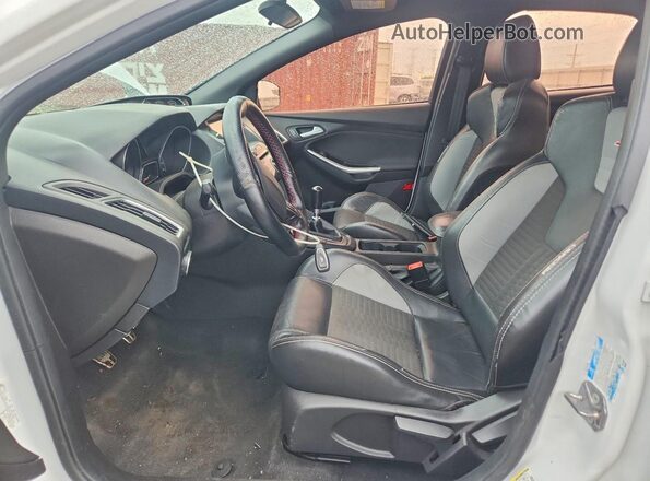1FADP3L92HL223083 2017 FORD FOCUS White წინა სალონის ხედი