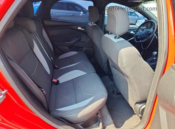 1FADP3L93HL218328 2017 FORD FOCUS Red უკანა სავარძლების ხედი