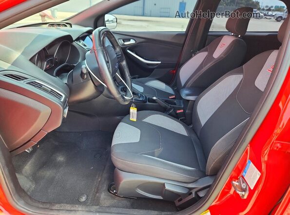 1FADP3L93HL218328 2017 FORD FOCUS Red წინა სალონის ხედი