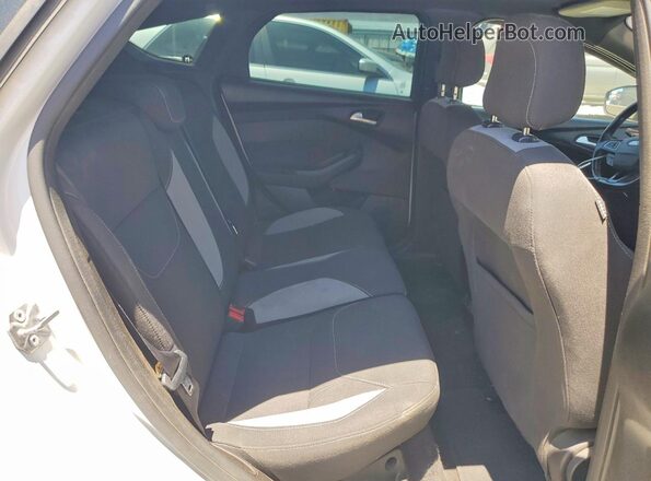 1FADP3L93HL245819 2017 FORD FOCUS White Vista de los asientos traseros