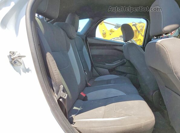 1FADP3L94GL304813 2016 FORD FOCUS White Vista de los asientos traseros
