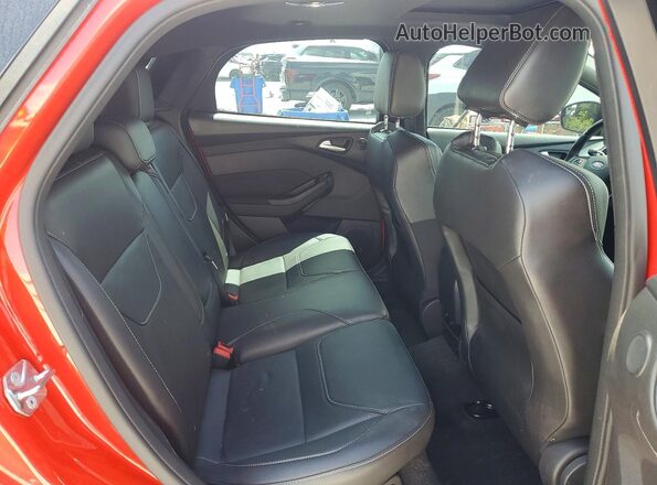 1FADP3L94HL221108 2017 FORD FOCUS Red Вид задніх сидінь