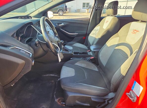 1FADP3L94HL310063 2017 FORD FOCUS Red Սալոնի դիմացի տեսք