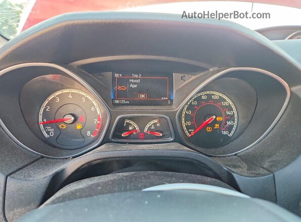 1FADP3L94HL310063 2017 FORD FOCUS Red Սարքավորումների վահանակի տեսք